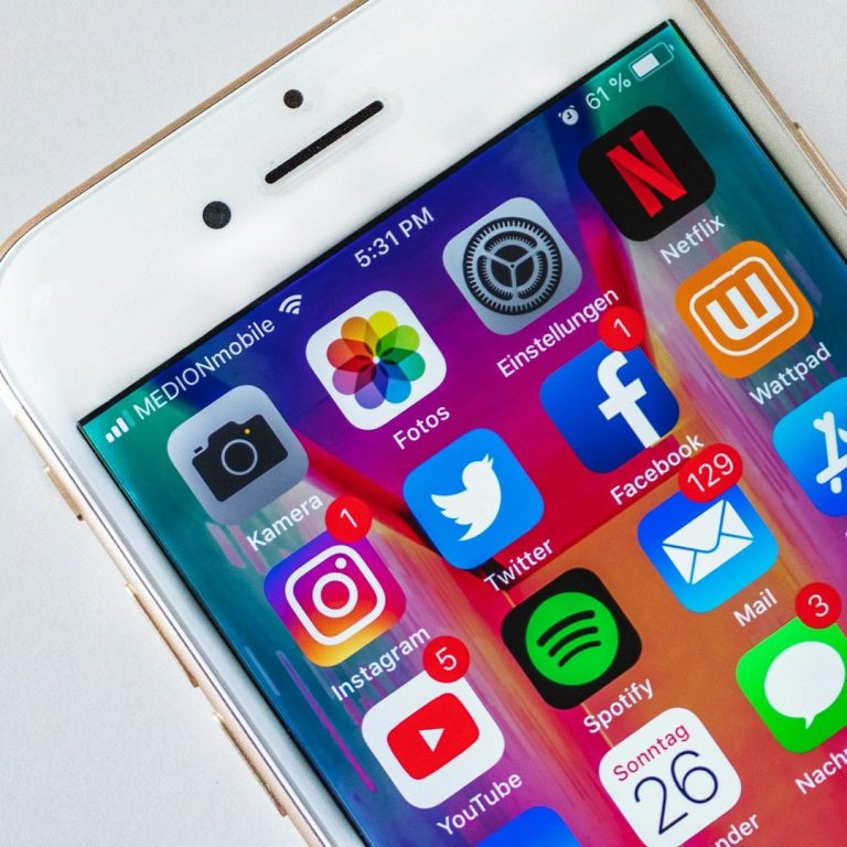 réseaux sociaux communication avignon nimes marseille